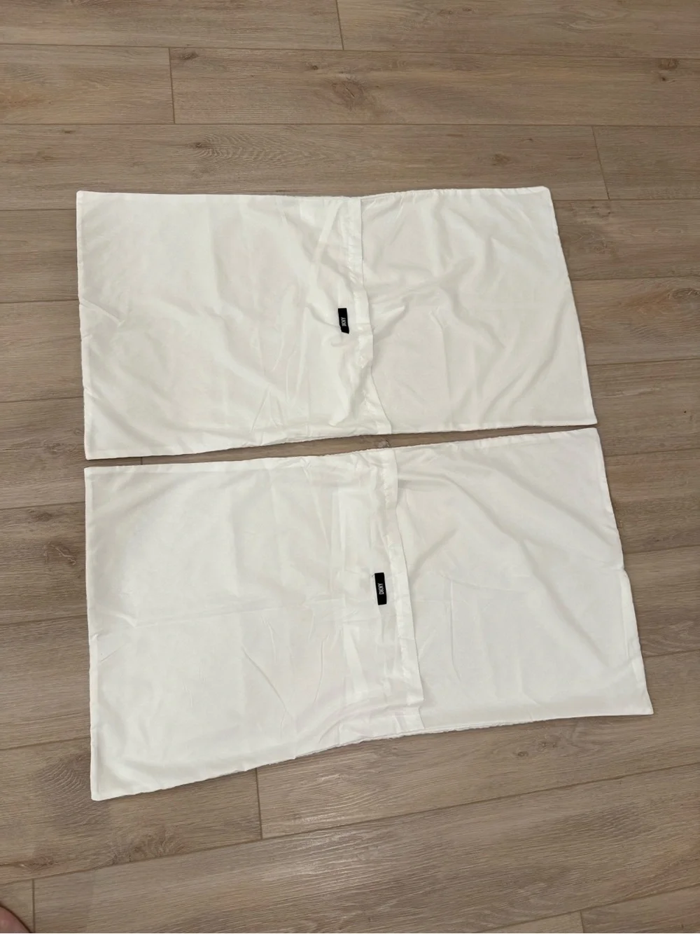 DKNY White Chrysanthemum King Duvet Cover + 2 King Shams